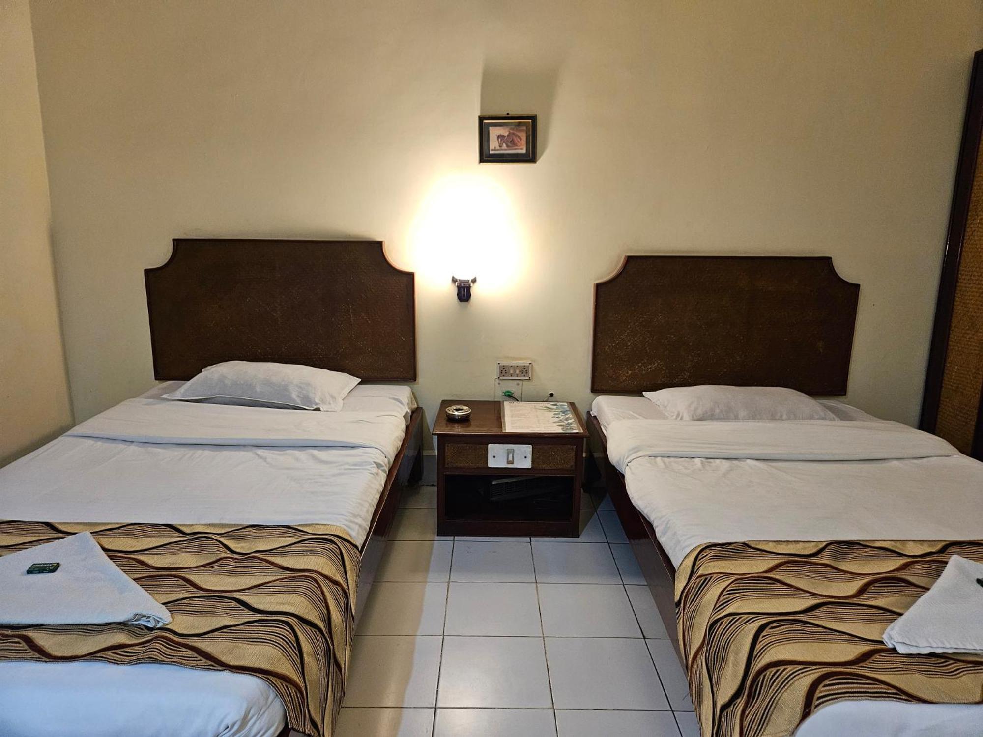 Hotel Indsurya Dibrugarh Esterno foto