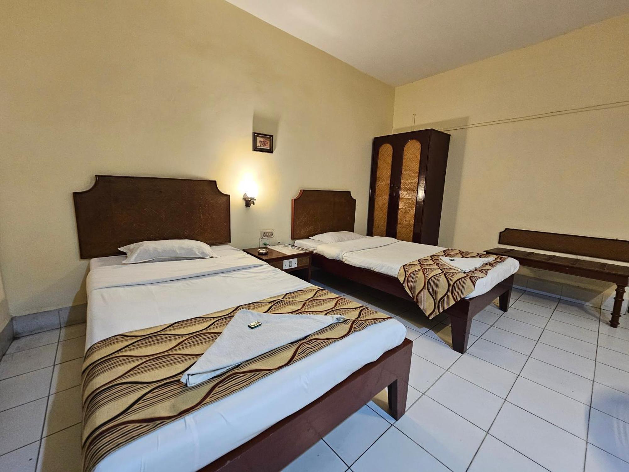 Hotel Indsurya Dibrugarh Esterno foto